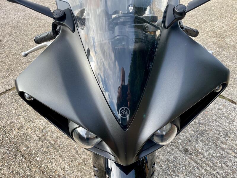 YAMAHA R1