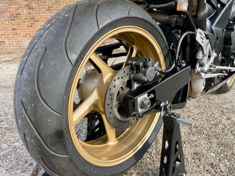 YAMAHA R1
