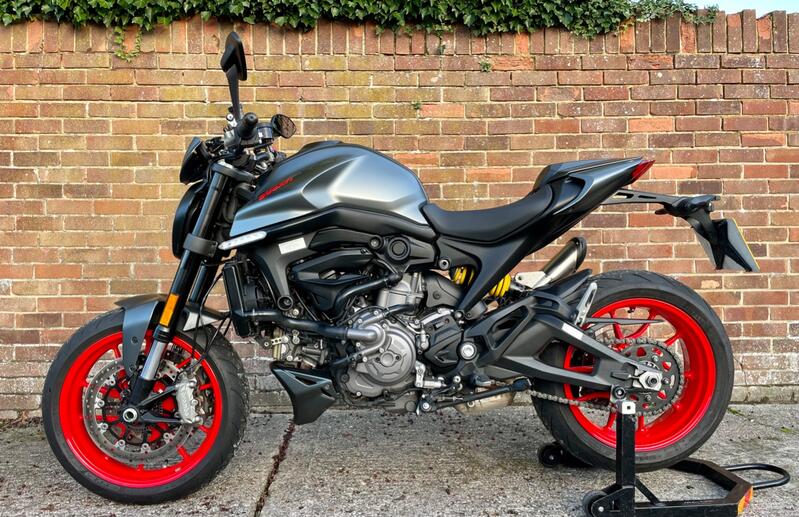 DUCATI Monster