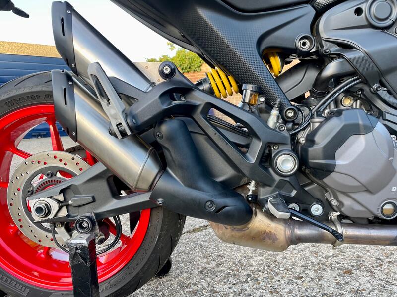 DUCATI Monster