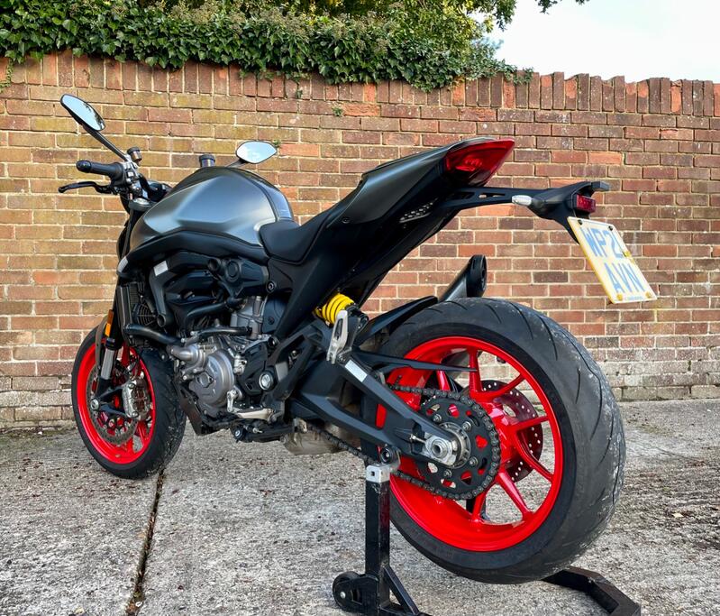 DUCATI Monster