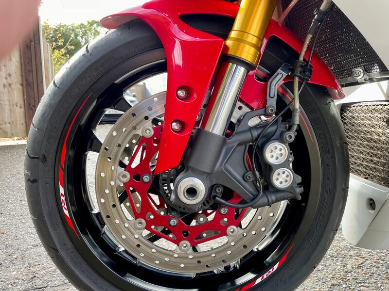 YAMAHA R1
