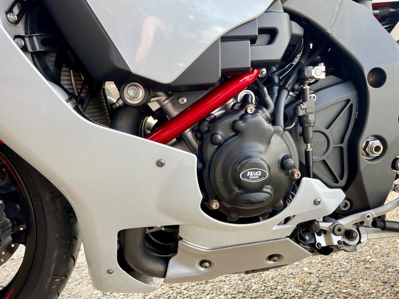 YAMAHA R1