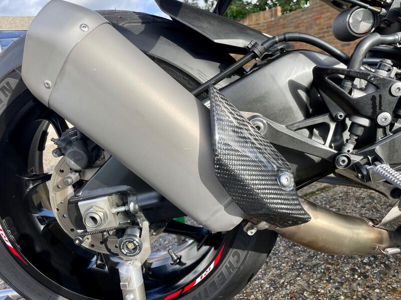 YAMAHA R1