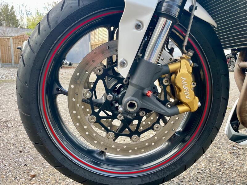 TRIUMPH STREET TRIPLE 765