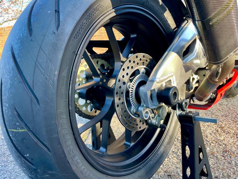APRILIA RSV4