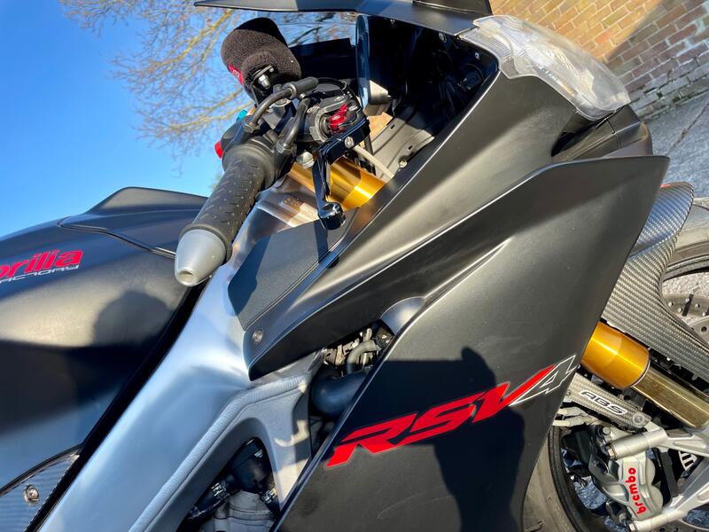 APRILIA RSV4