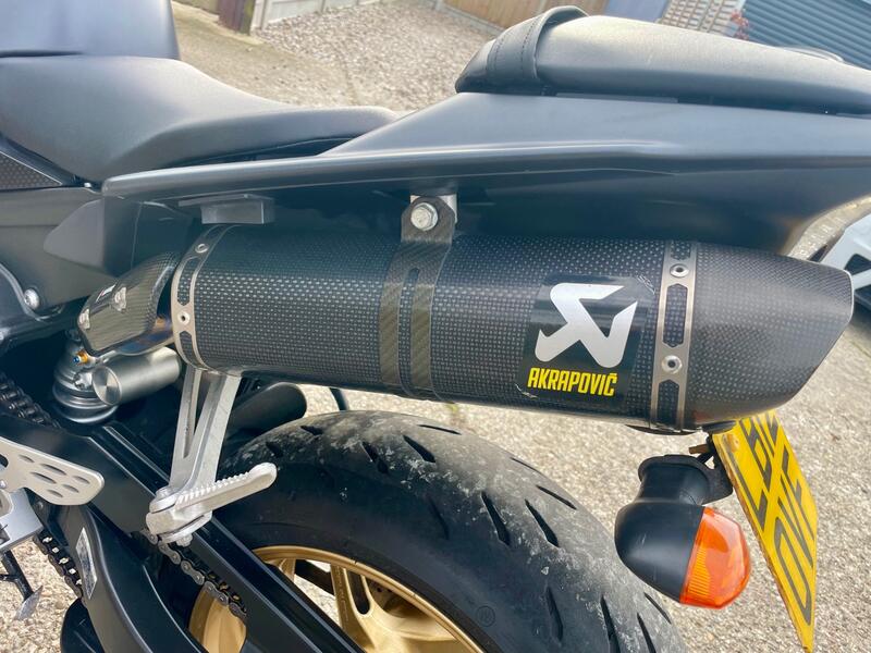 YAMAHA R1