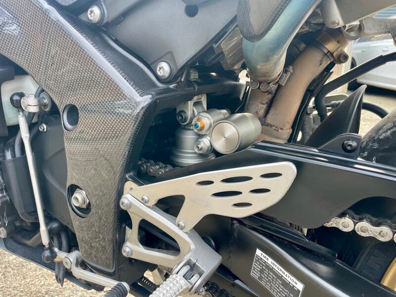 YAMAHA R1