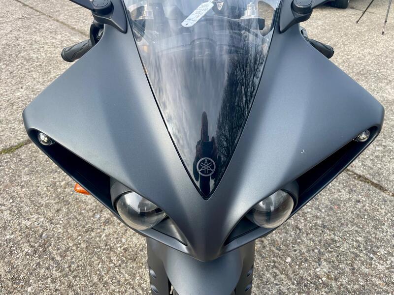 YAMAHA R1