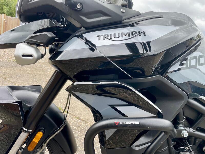 TRIUMPH TIGER 900