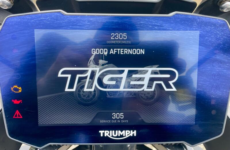 TRIUMPH TIGER 900