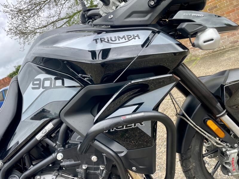 TRIUMPH TIGER 900