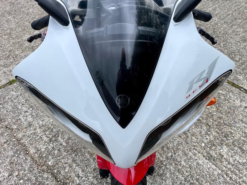 YAMAHA R1