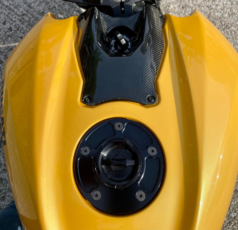 DUCATI 848