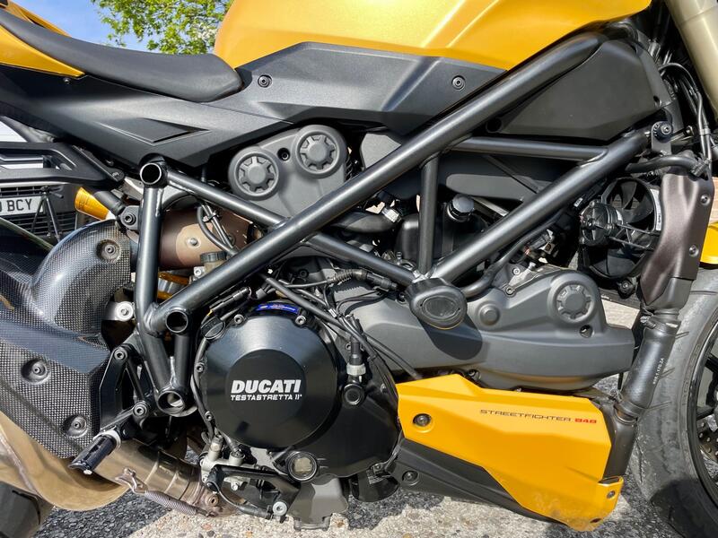 DUCATI 848