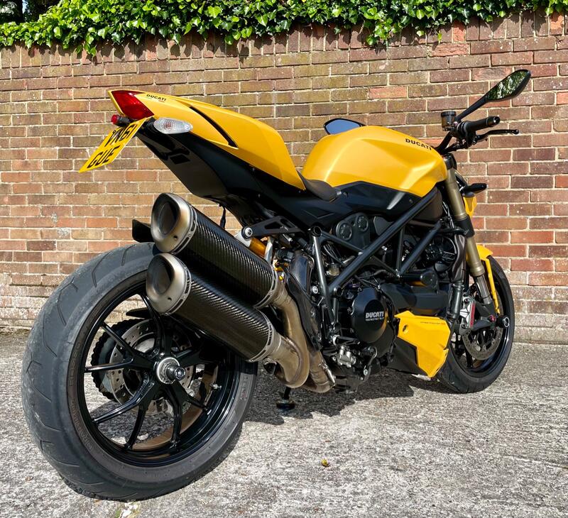 DUCATI 848