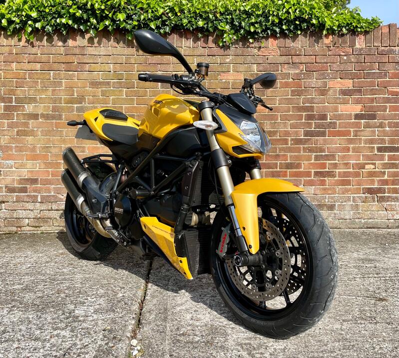 DUCATI 848