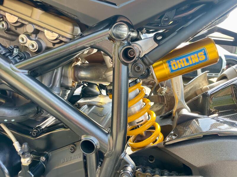 DUCATI 848