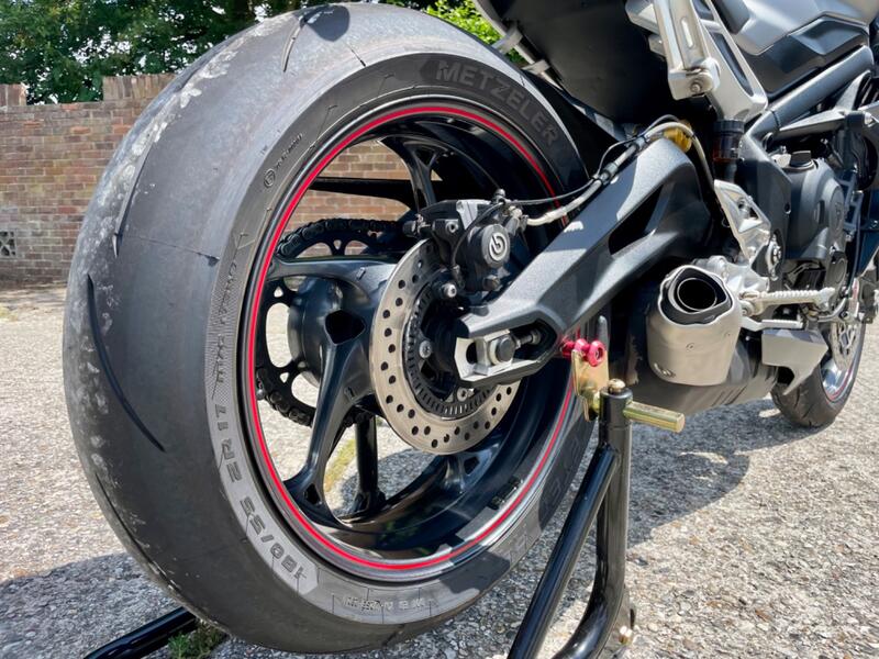 TRIUMPH STREET TRIPLE 765