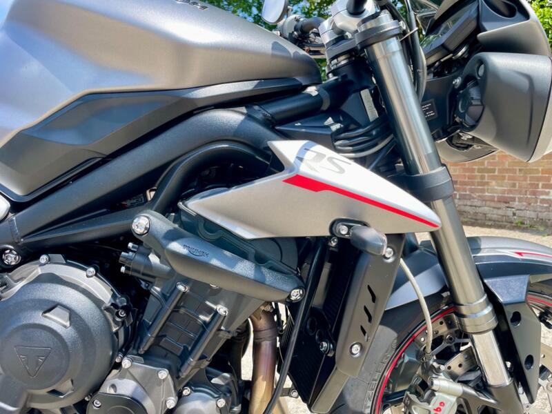 TRIUMPH STREET TRIPLE 765