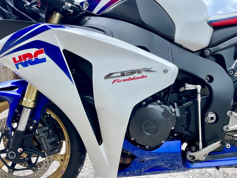 HONDA CBR1000RR Fireblade