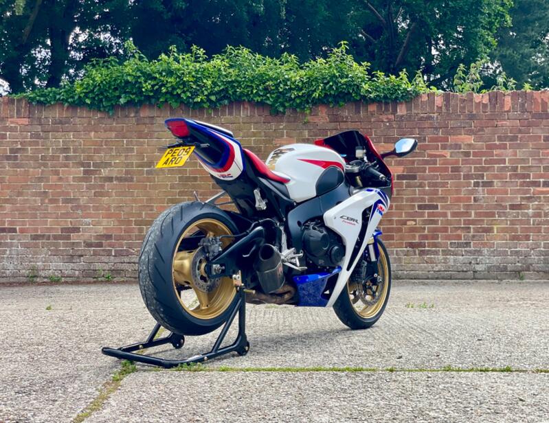 HONDA CBR1000RR Fireblade