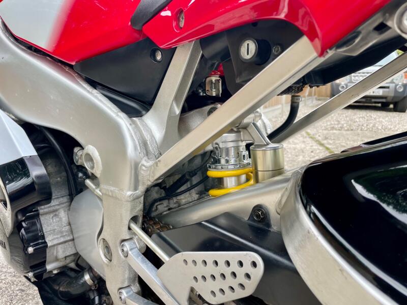 YAMAHA R1