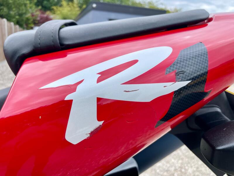 YAMAHA R1