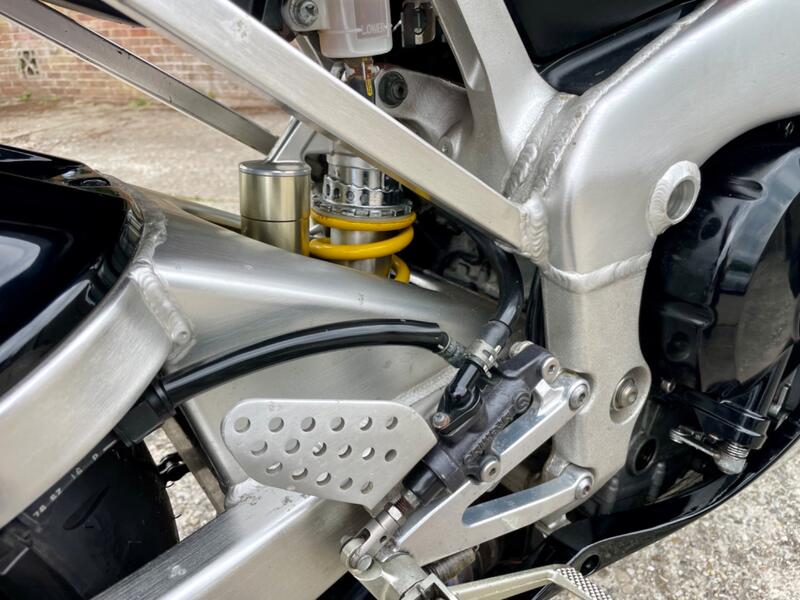 YAMAHA R1