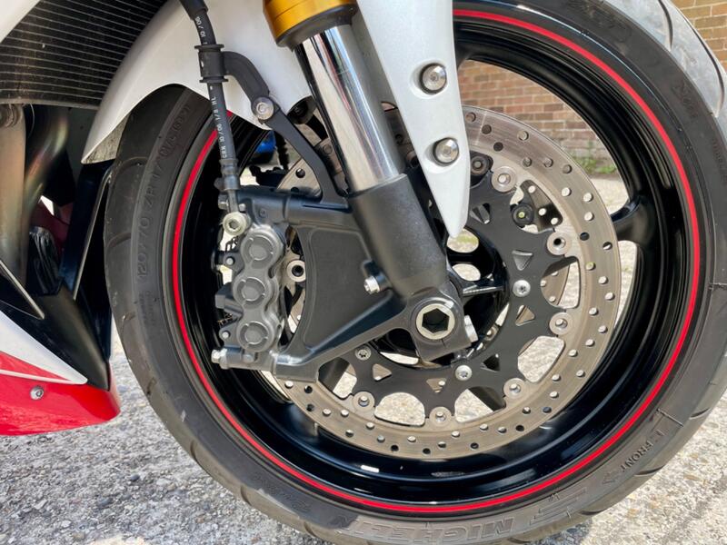 YAMAHA R1