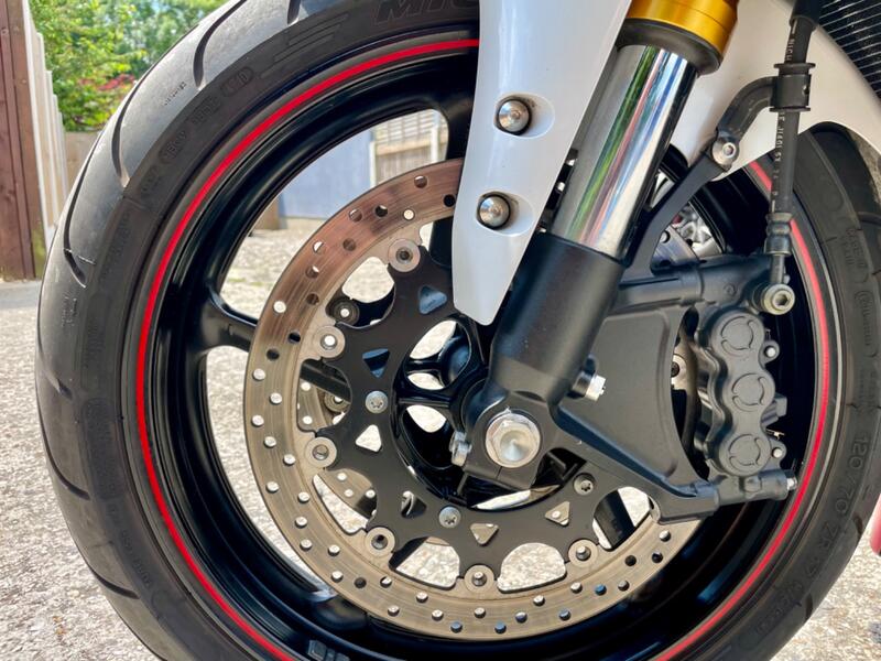 YAMAHA R1