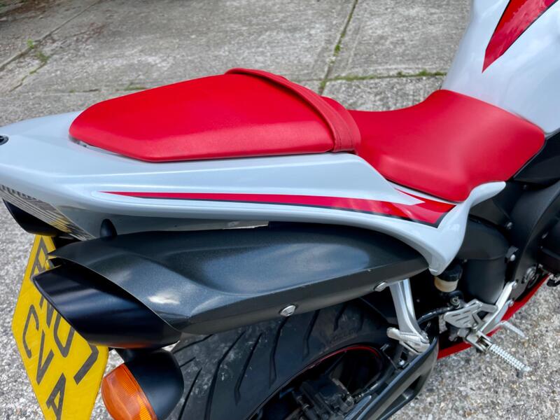 YAMAHA R1