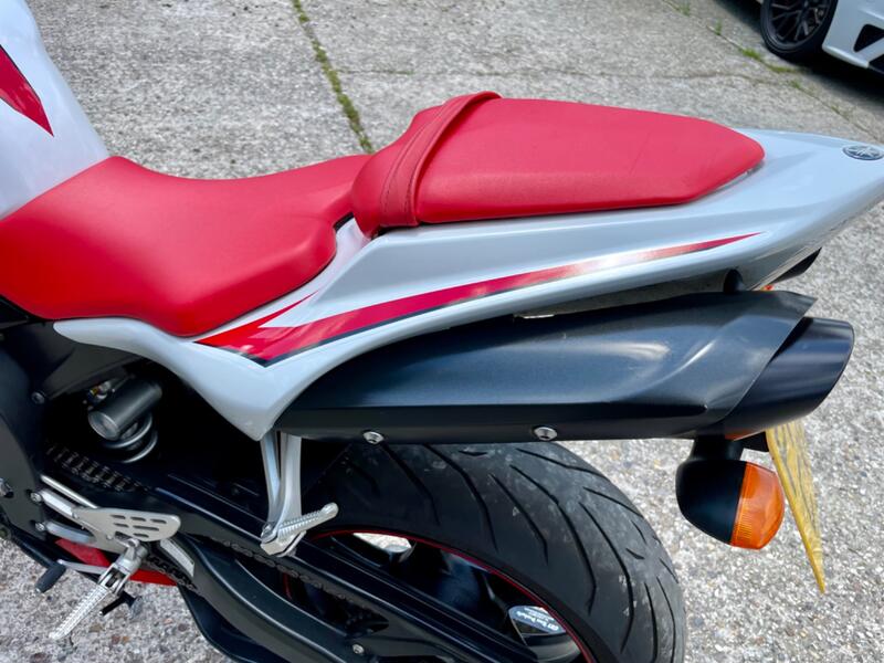 YAMAHA R1