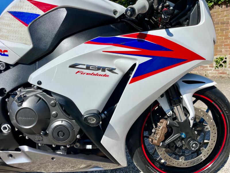 HONDA CBR1000RR Fireblade