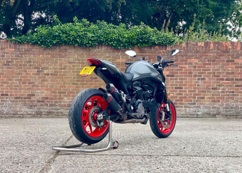 DUCATI Monster