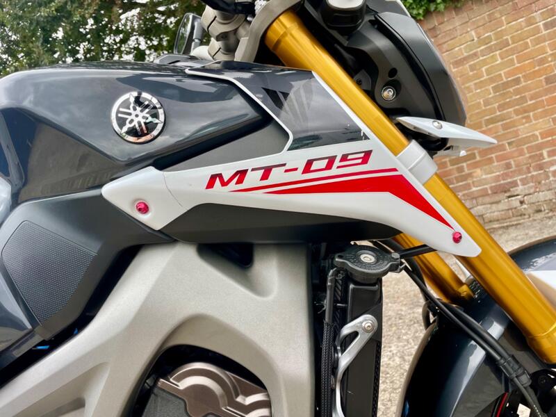 YAMAHA MT-09