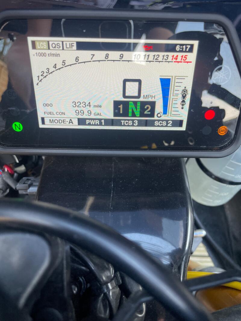 YAMAHA R1