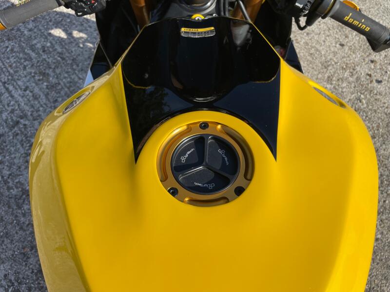 YAMAHA R1