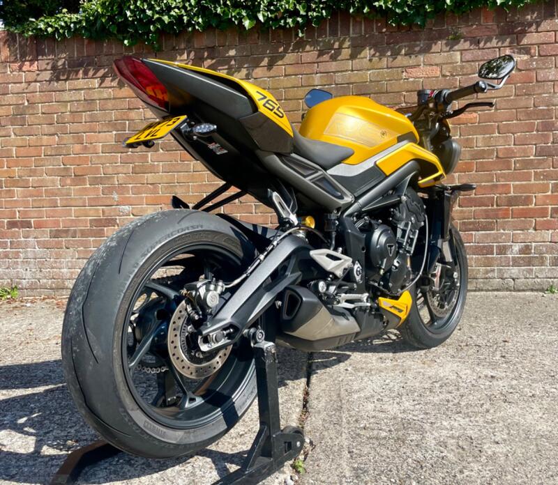 TRIUMPH STREET TRIPLE 765