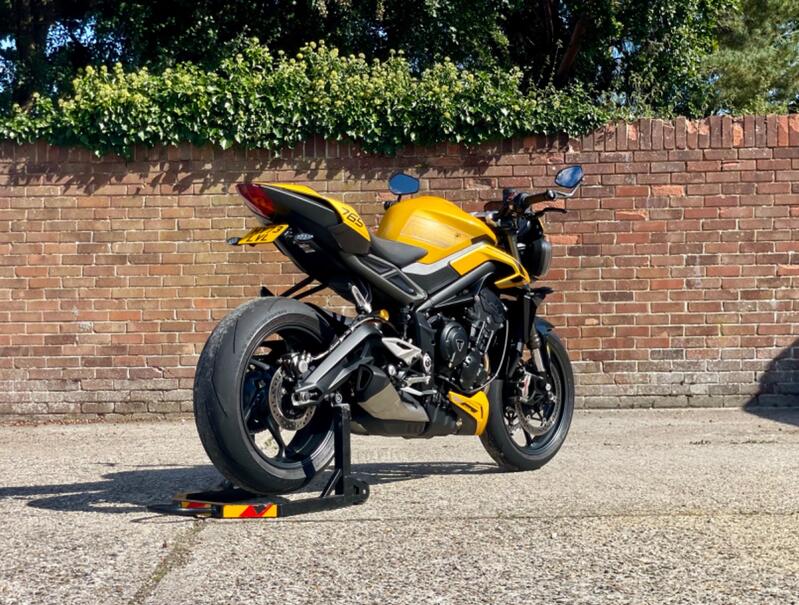 TRIUMPH STREET TRIPLE 765