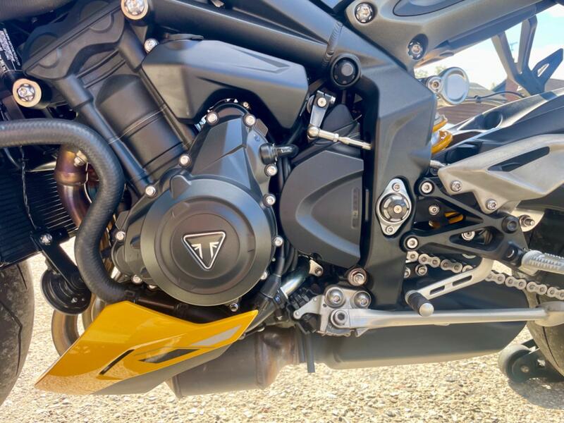 TRIUMPH STREET TRIPLE 765