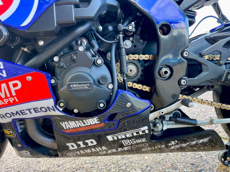 YAMAHA R1