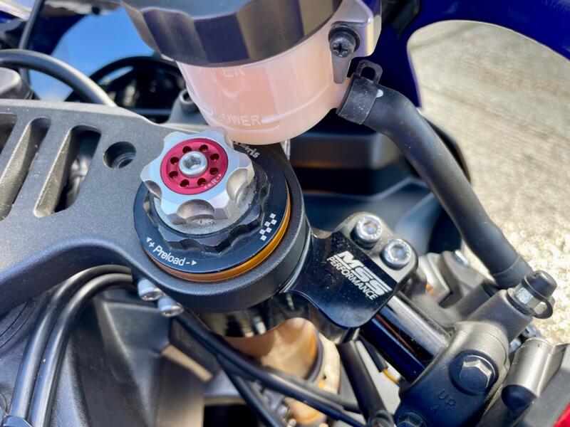 YAMAHA R1