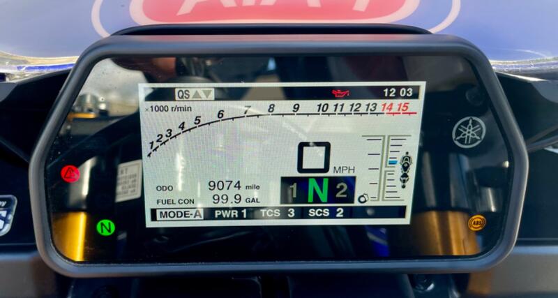 YAMAHA R1