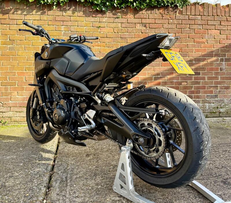YAMAHA MT-09