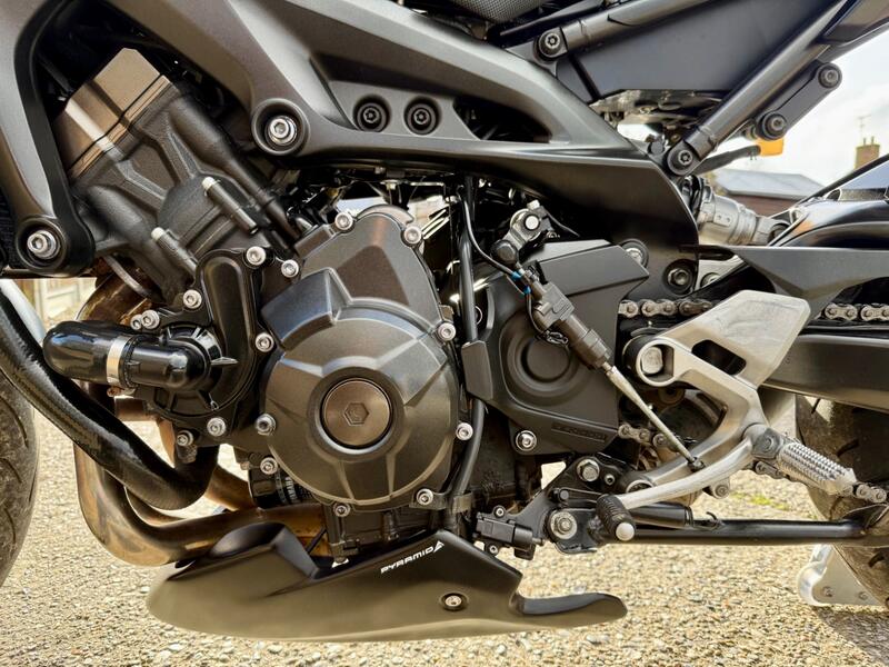 YAMAHA MT-09