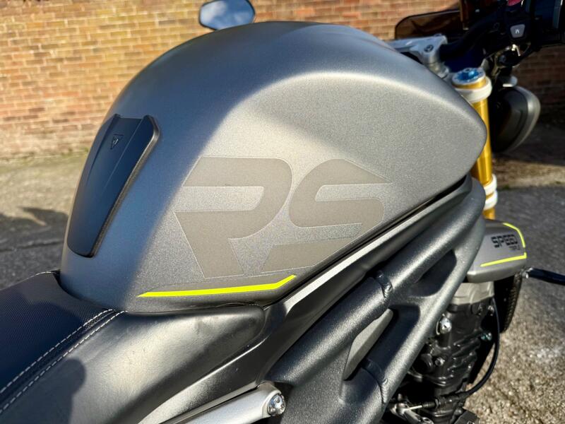 TRIUMPH SPEED TRIPLE 1200