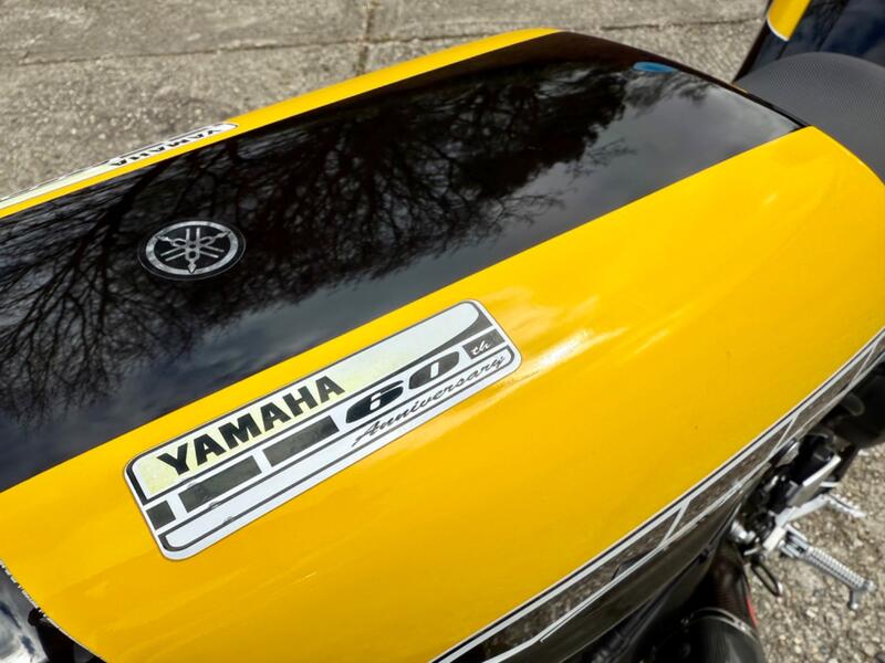 YAMAHA XSR900