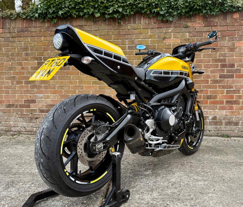 YAMAHA XSR900